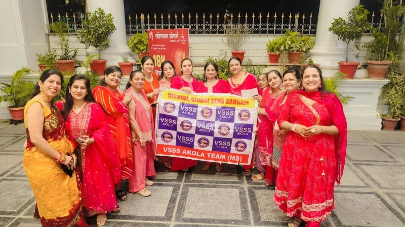विश्व सिंधी सेवा संगम अकोला वूमेन टीम को इनर व्हील क्लब अकोला क्वीन टीम ने मिस एंड मिसेज करवाचौथ �